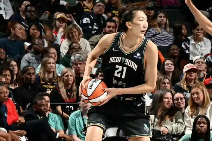韩旭重返WNBA，首秀20分得分王，力压美国女篮国手|自由人队|狂热队|以赛亚·斯图尔特|珀斯山猫队|底特律活塞队_新浪体育_新浪新闻